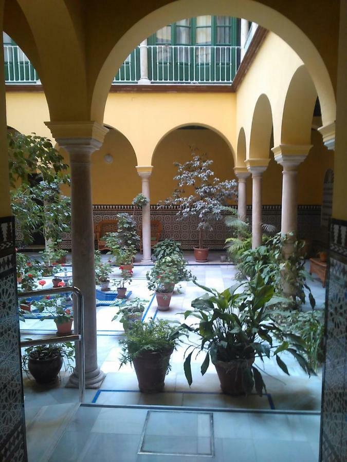 Holidays Isbilia Centro By Valcambre Sevilla Bagian luar foto