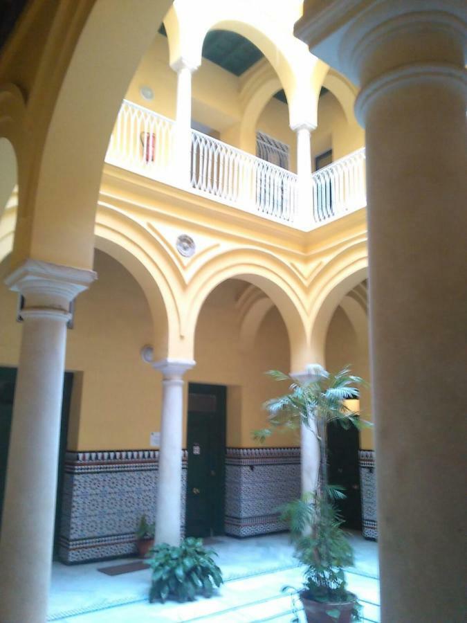 Holidays Isbilia Centro By Valcambre Sevilla Bagian luar foto