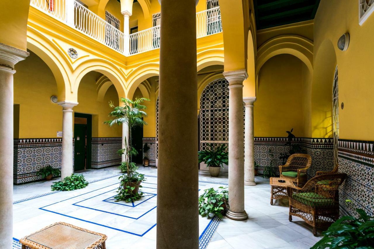Holidays Isbilia Centro By Valcambre Sevilla Bagian luar foto