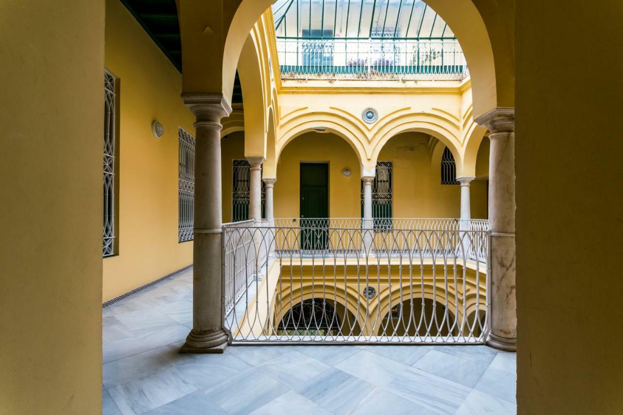 Holidays Isbilia Centro By Valcambre Sevilla Bagian luar foto